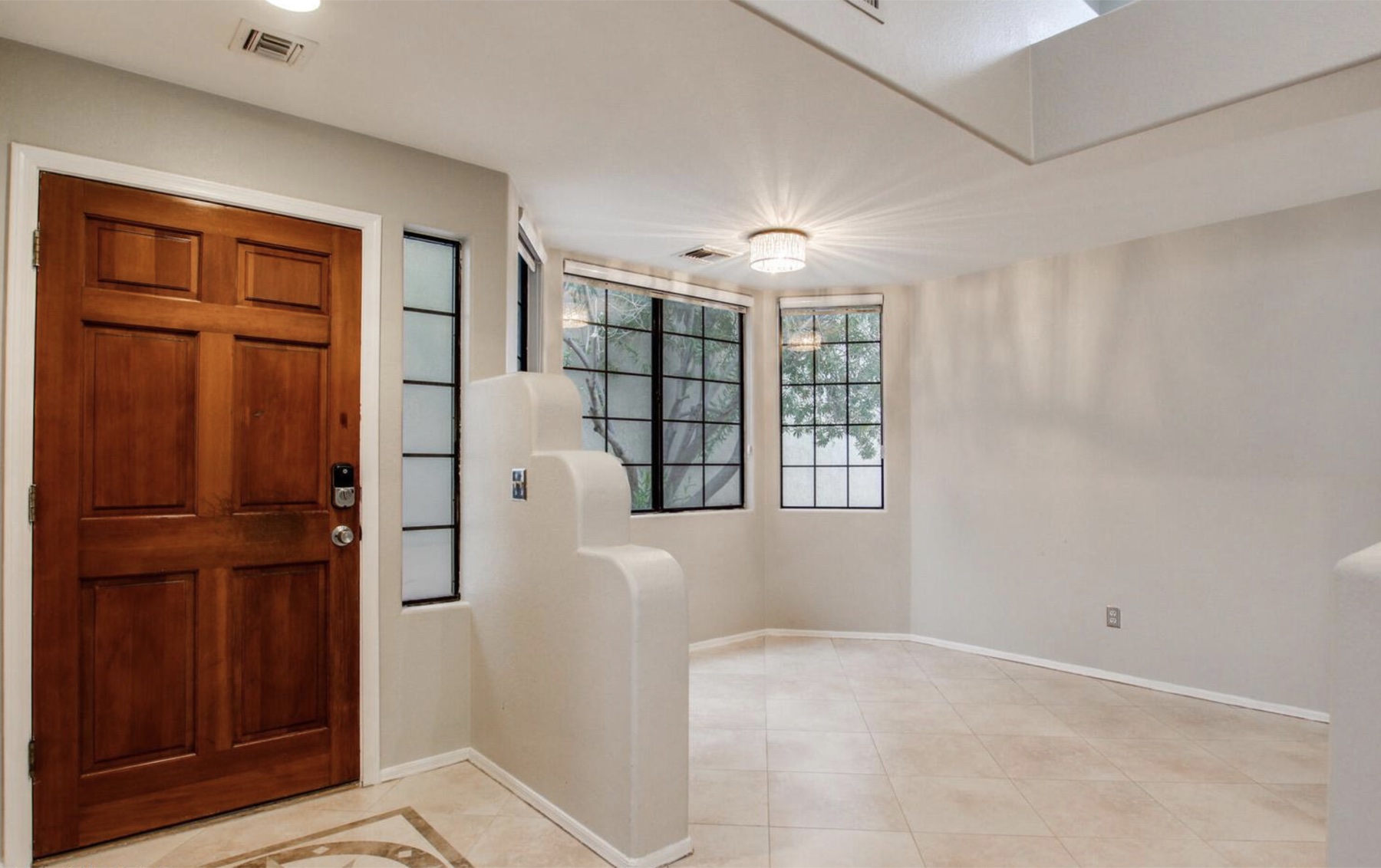 Vacant entry room before staging